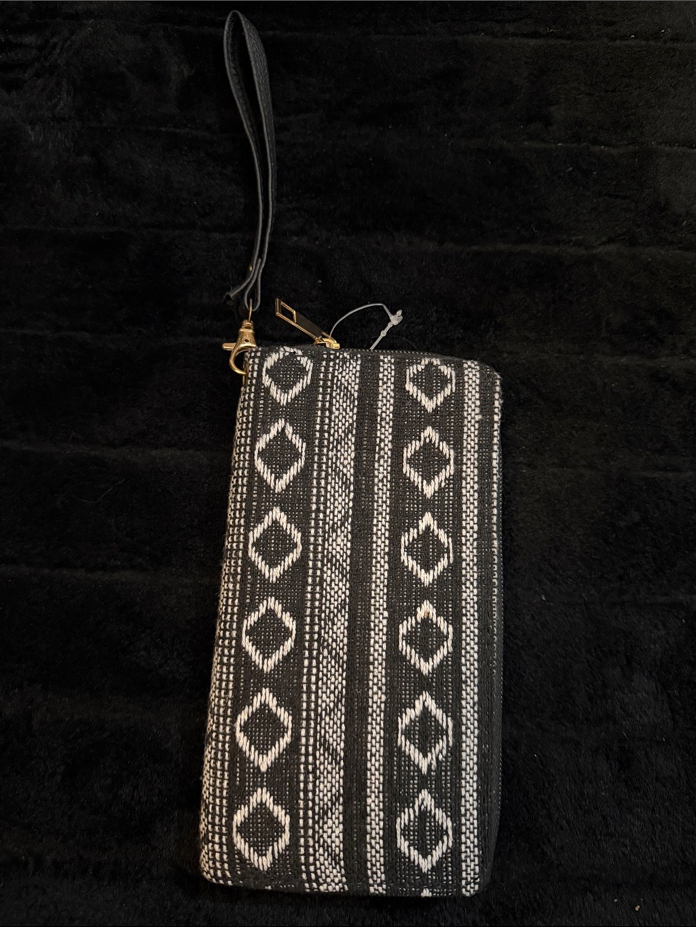 Woven Black & White Wristlet Wallet - Stylish Geometric Pattern